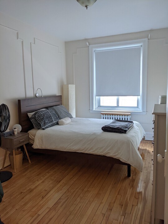 4702 Queen-Mary Ch in Montréal, QC - Building Photo