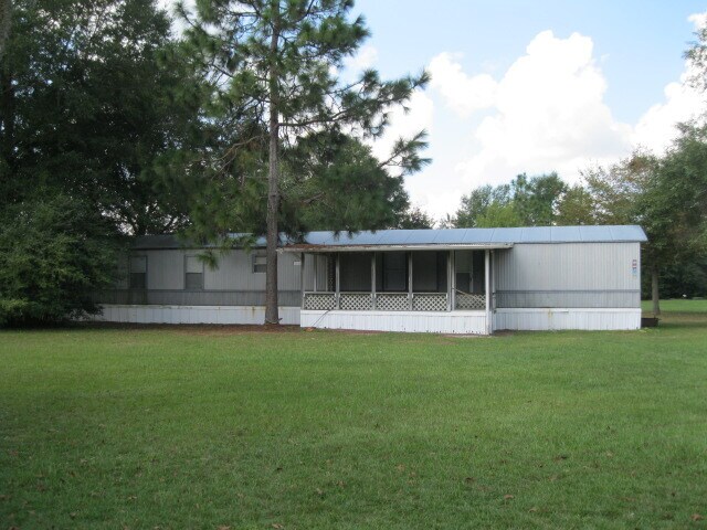 184 Oak Wood Cir NE in Glennville, GA - Foto de edificio