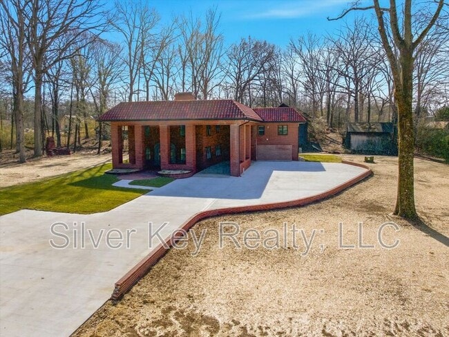 property at 2113 W Madison Ave