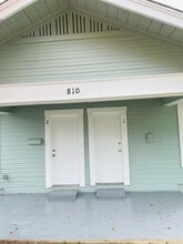 810 Aganier Ave, Unit 2 in San Antonio, TX - Foto de edificio - Building Photo
