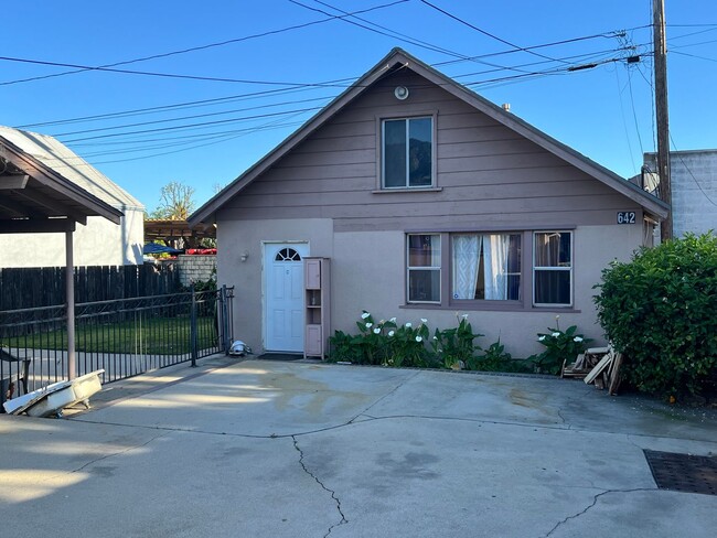 642 W Maple Ave in Monrovia, CA - Building Photo - Building Photo