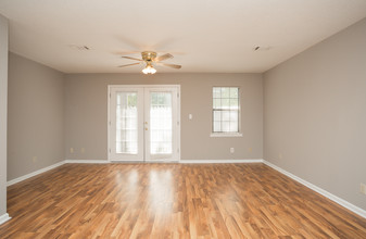 St. James Apartments in Cordele, GA - Foto de edificio - Interior Photo