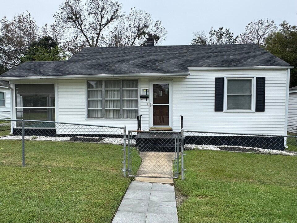 156 Spring St in Petersburg, VA - Building Photo
