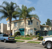 Chatsworth Gardens in Canoga Park, CA - Foto de edificio - Building Photo