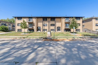 1646 W 42nd St, Unit 14 in Davenport, IA - Foto de edificio - Building Photo