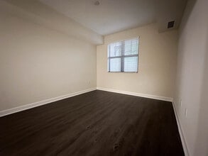 3420 SW 23rd St, Unit A3 in Miami, FL - Foto de edificio - Building Photo