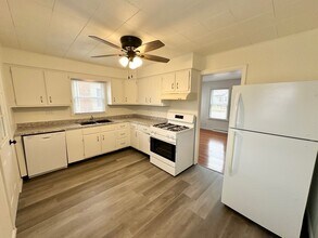 858 Clay St in Woodstock, IL - Building Photo - Building Photo