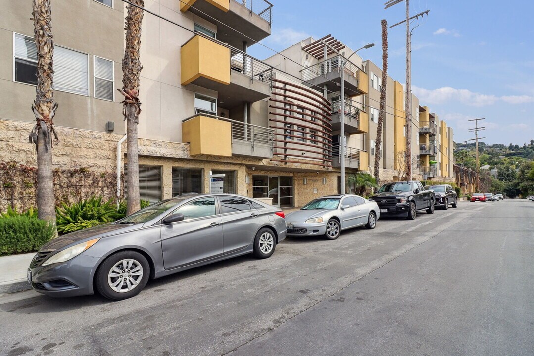 4170 Fair Ave, Unit PH 5 in North Hollywood, CA - Building Photo
