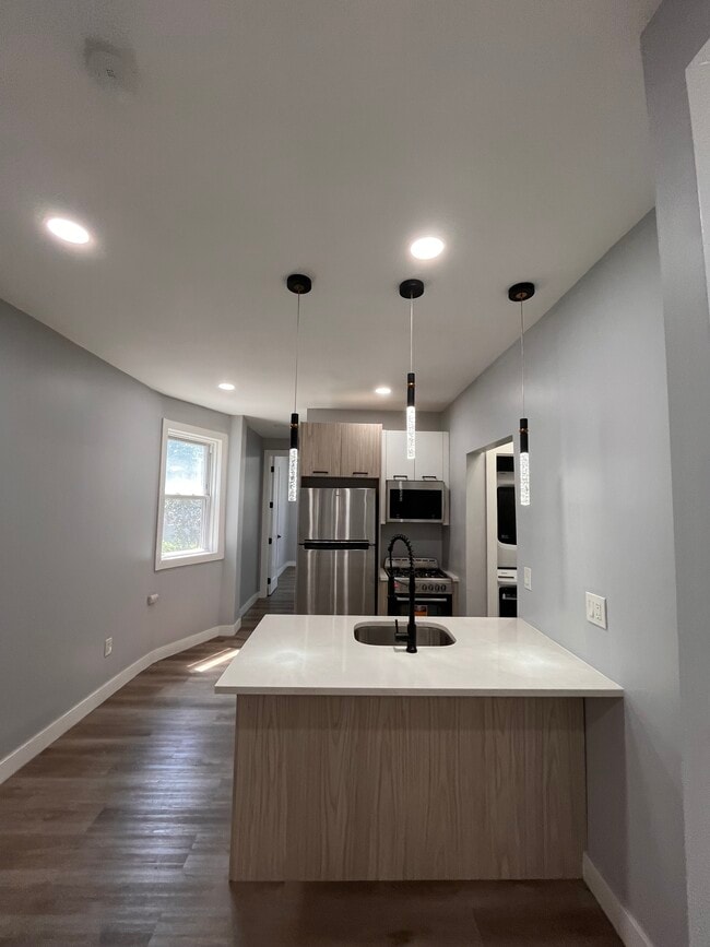 67 Lincoln St, Unit 2L in Jersey City, NJ - Building Photo - Building Photo