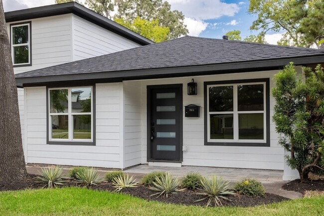 7414 Janak Dr in Houston, TX - Building Photo - Building Photo