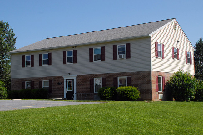 Cottage Place & Charlotte Place Apartments in Millersville, PA - Foto de edificio - Building Photo