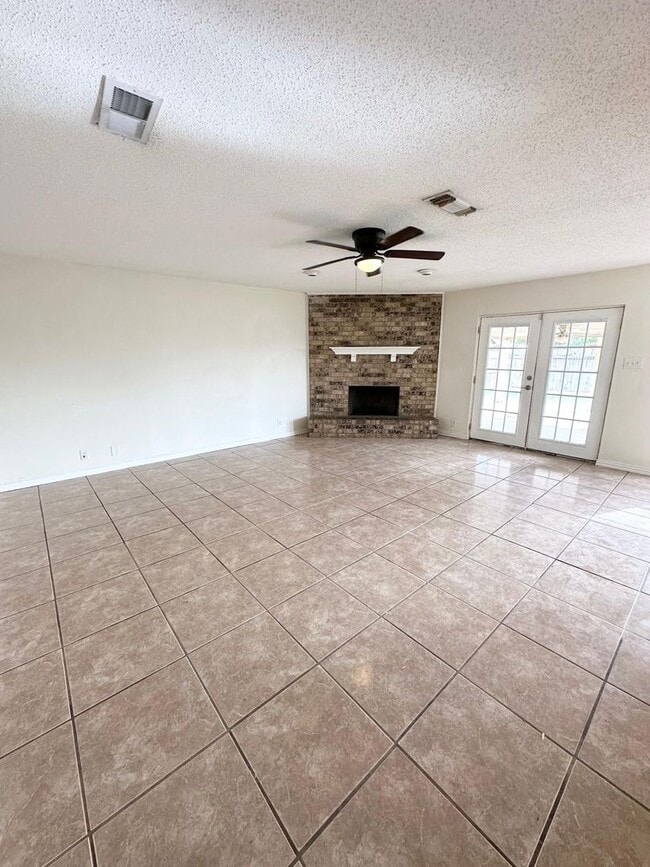 1724 E Pine Ave in Midland, TX - Building Photo - Building Photo