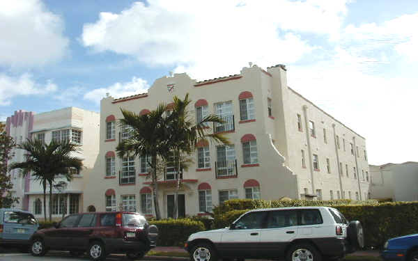 Fernwood Apartments in Miami Beach, FL - Building Photo - Building Photo