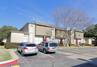 Cotton Creek Apartments in Grand Prairie, TX - Building Photo - Building Photo