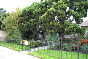 1807 W Ball Rd in Anaheim, CA - Building Photo