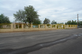 132-140 E Navajo Rd in Tucson, AZ - Building Photo - Building Photo