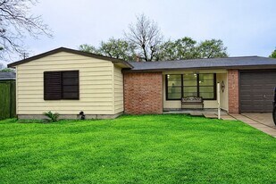 1505 15th Ave N in Texas City, TX - Building Photo