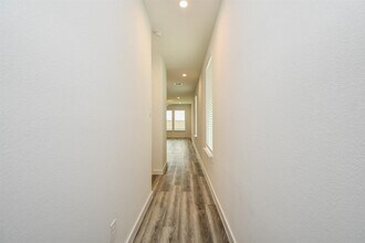 3024 Crown Gate Dr in Houston, TX - Building Photo - Building Photo