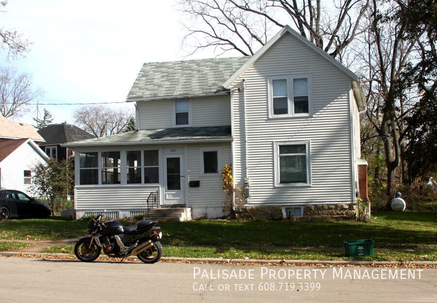 285 Bradford St in Platteville, WI - Building Photo