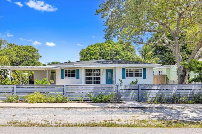 228 SW 3rd Terrace in Dania Beach, FL - Building Photo - Building Photo