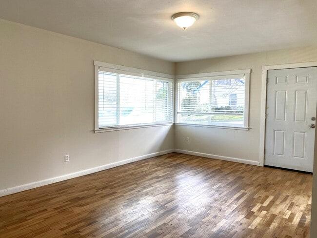 1307 Trevitt St in The Dalles, OR - Building Photo - Building Photo