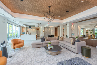 Hanover Hyannis in Barnstable, MA - Foto de edificio - Interior Photo