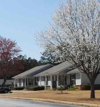 Mill Lake Apartments in Jackson, GA - Foto de edificio - Building Photo