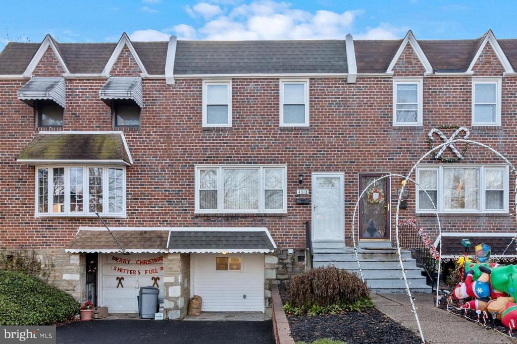 4313 Deerpath Ln in Philadelphia, PA - Building Photo