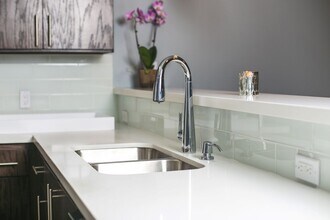 Avery Village Apartments & Townhomes in Laredo, TX - Building Photo - Building Photo