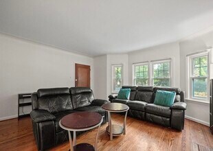 18 Woodward Heights Blvd in Pleasant Ridge, MI - Foto de edificio - Building Photo