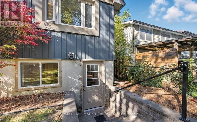 916 Elgin St in Newmarket, ON - Building Photo - Building Photo