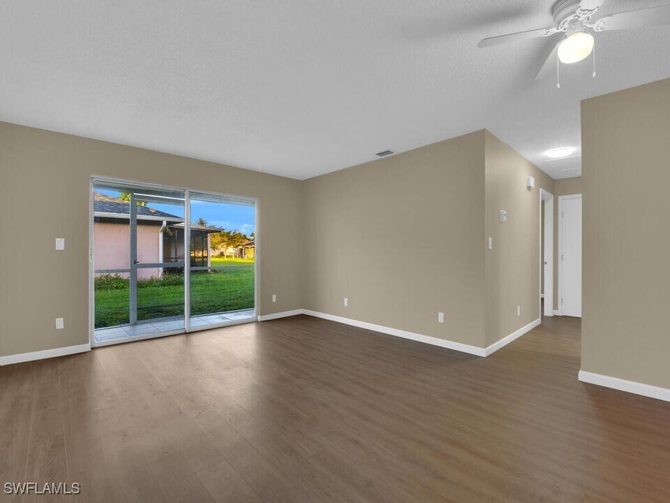 625 SE Van Loon Terrace in Cape Coral, FL - Foto de edificio