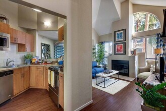 Lakeshore Landing in San Mateo, CA - Foto de edificio - Building Photo