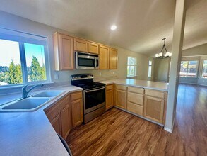 5207 Mac St SE in Salem, OR - Building Photo - Building Photo
