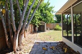 204 Jody Ct in Largo, FL - Foto de edificio - Building Photo