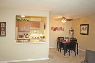 Lakes Of Greenbrier in Chesapeake, VA - Building Photo - Building Photo