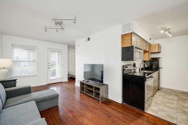 property at 2020 S Congress Ave