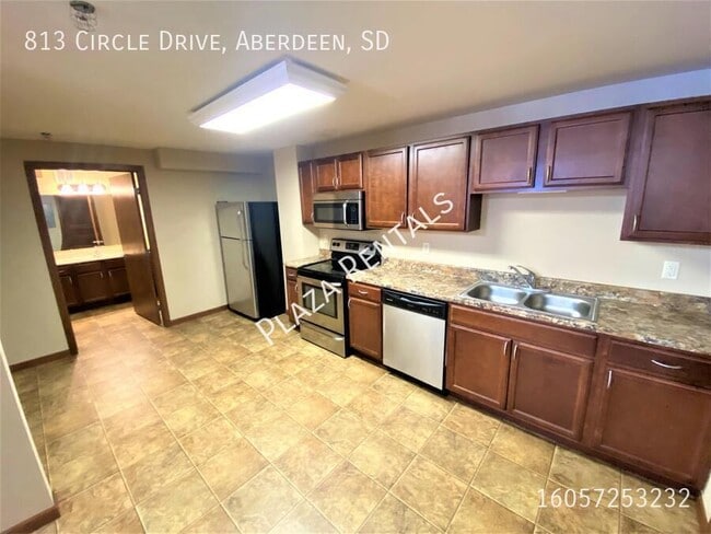 214 S Kline St in Aberdeen, SD - Building Photo - Building Photo