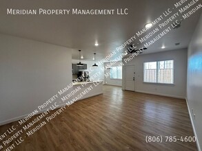 6806 4th St in Lubbock, TX - Foto de edificio - Building Photo