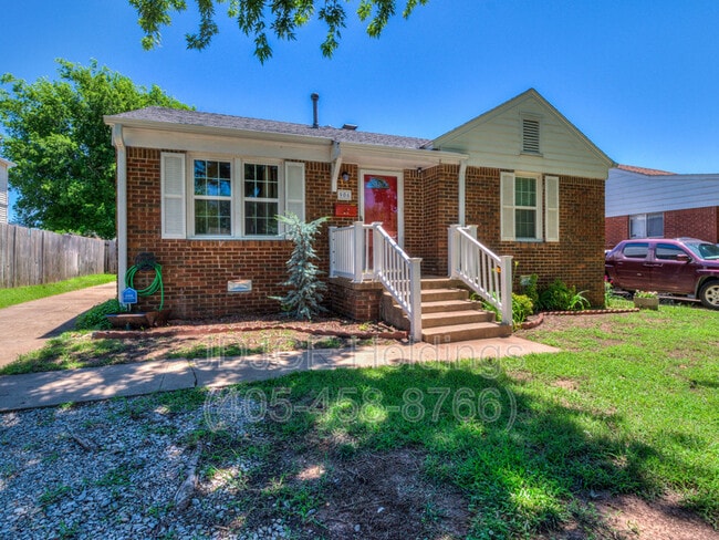 906 N Lilac Ln