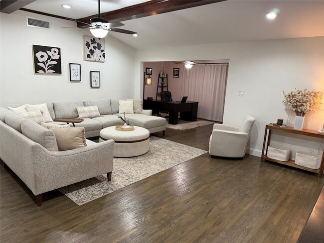 1504 Summertree Ct in Richardson, TX - Foto de edificio - Building Photo