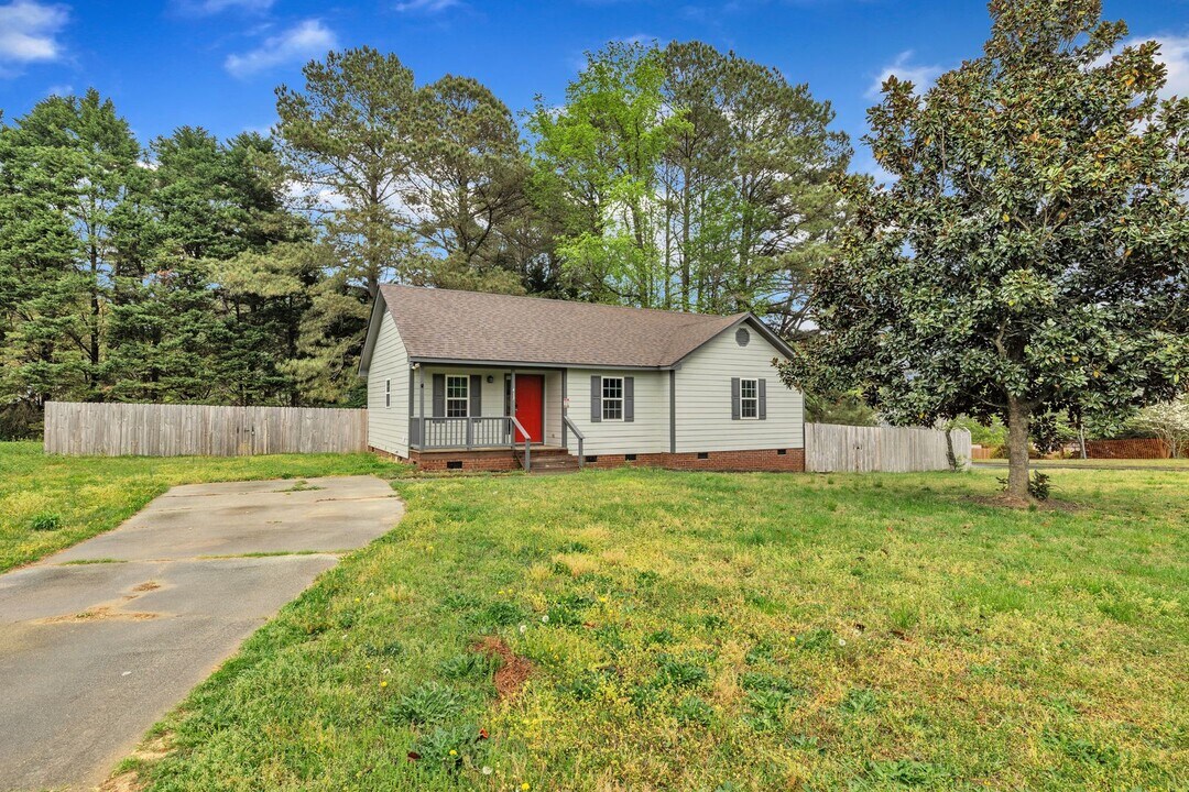 413 Dairy Rd in Clayton, NC - Building Photo