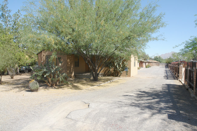 1707-1711 E Adelaide Dr in Tucson, AZ - Building Photo - Building Photo