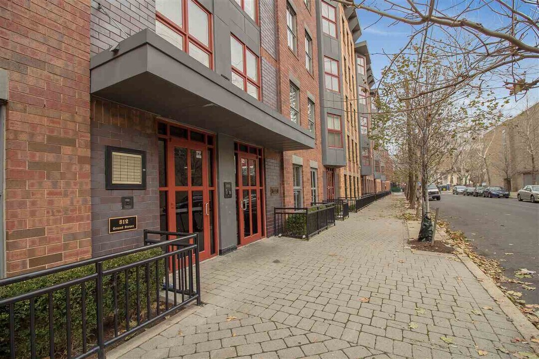 812 Grand St-Unit -522 in Hoboken, NJ - Building Photo