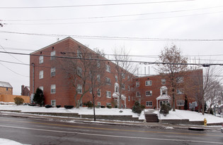 2533 Brookline Blvd Apartments