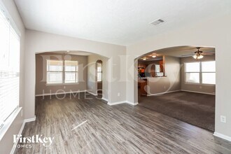 20715 Sycamore Wood Dr in Houston, TX - Foto de edificio - Building Photo