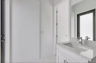 905 Wabasso Ct in Lehigh Acres, FL - Foto de edificio - Building Photo