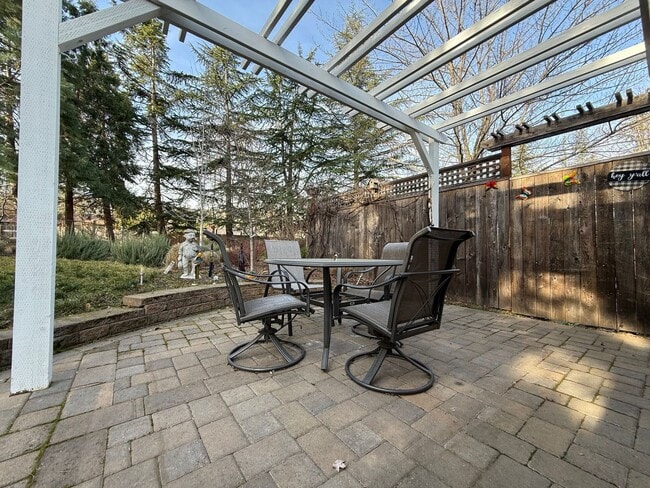 679 Clay St in Ashland, OR - Foto de edificio - Building Photo