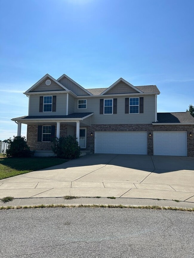 1105 Lear Ln in Mascoutah, IL - Building Photo - Building Photo