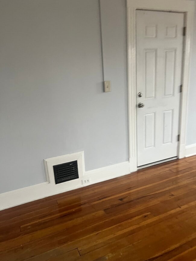 757 Maple Ave, Unit Big unit for rent in Hartford, CT - Foto de edificio - Building Photo